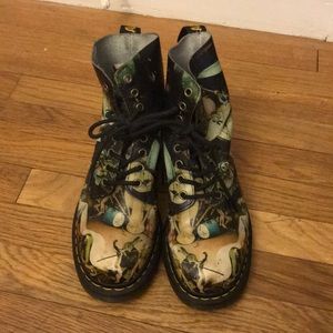 DR. MARTENS DUTCH PAINTING